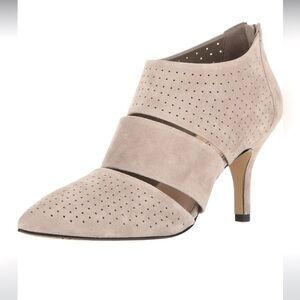 NWOT Pump/Bootie - Bella Vita Danica Boot - stone leather suede- size 7.5